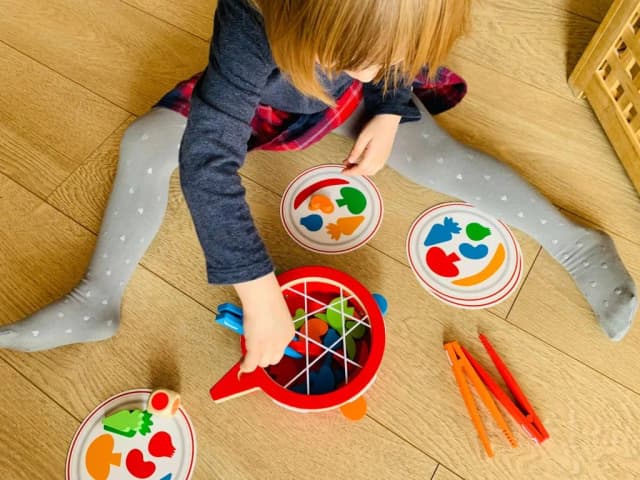 Tanie zabawki dla 4 latka: rozwój i zabawa w przystępnej cenie