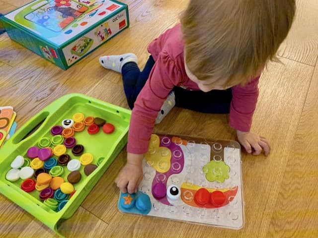 Najlepsze zabawki sensoryczne dla 2-latków: rozwój i zabawa